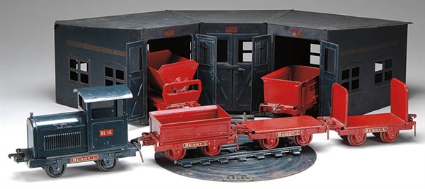 BUDDY L INDUSTRIAL TRAIN SET W/ ROUNDHOUSE                                                                                                                                                              