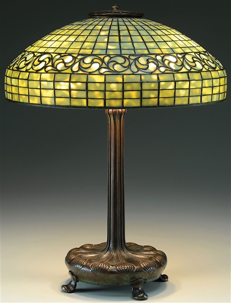 TIFFANY LEMON LEAF TABLE LAMP                                                                                                                                                                           