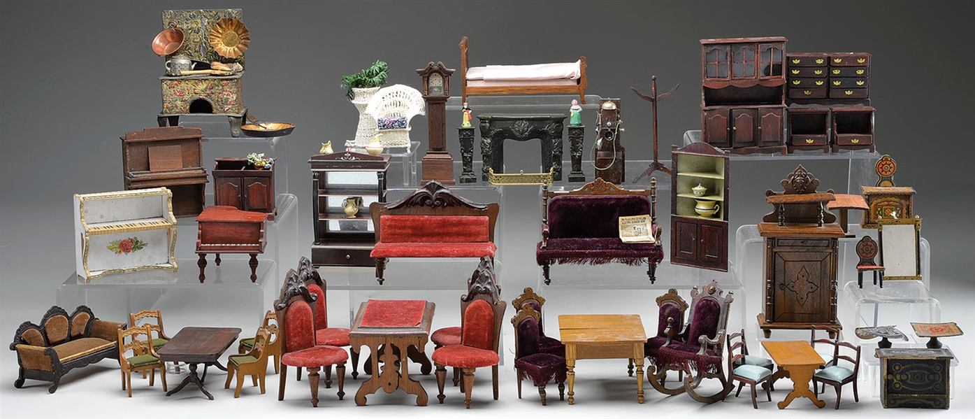 GROUPING OF DOLL HOUSE FURNITURE                                                                                                                                                                        