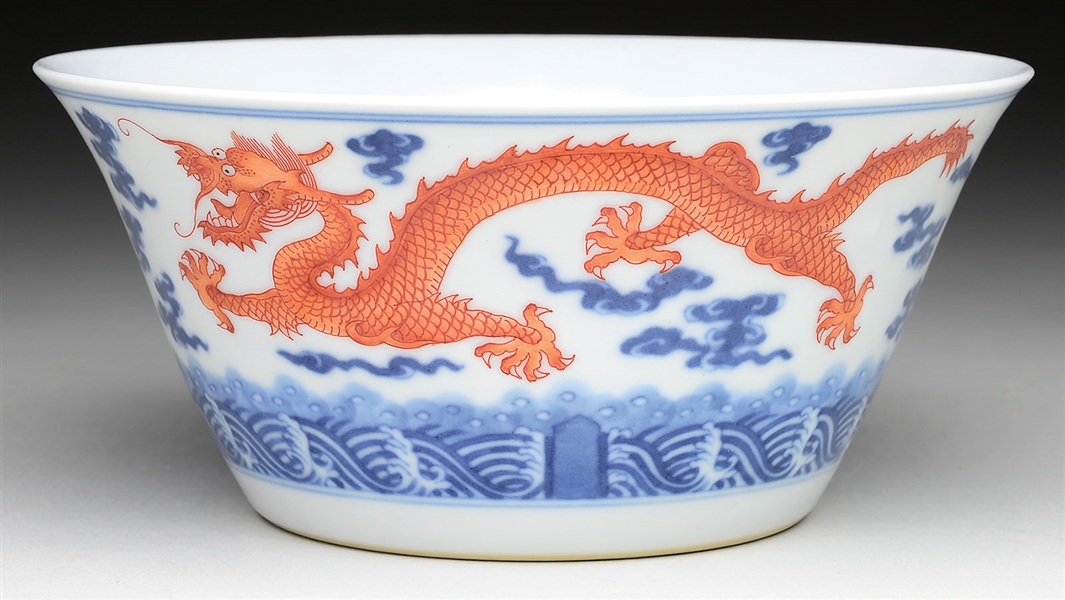BLUE AND RED FLARED BOWL DECORATED WITH DRAGONS                                                                                                                                                         