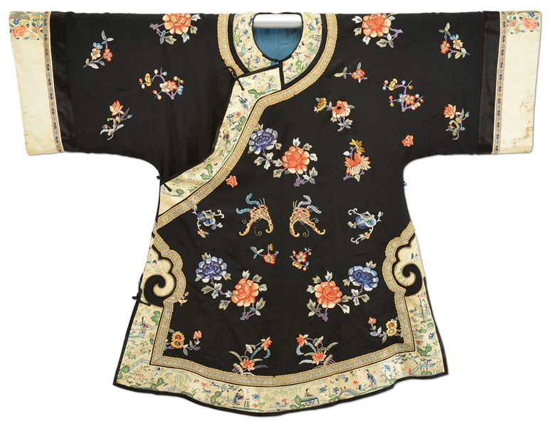 EMBROIDERED ROBE ON BLACK                                                                                                                                                                               