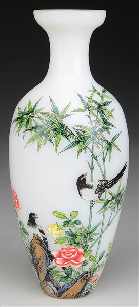 GUYUEYUAN VASE WITH MAGPIE AND BAMBOO DESIGN                                                                                                                                                            