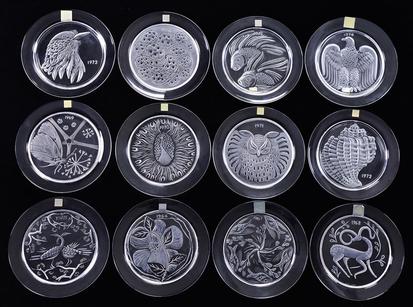 SET OF LALIQUE ANNUAL PLATES                                                                                                                                                                            