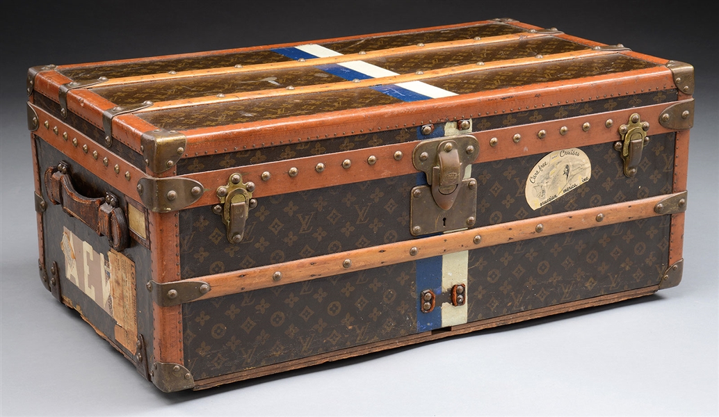 FINE LOUIS VUITTON TRUNK WITH INSERT TRAY.                                                                                                                                                              