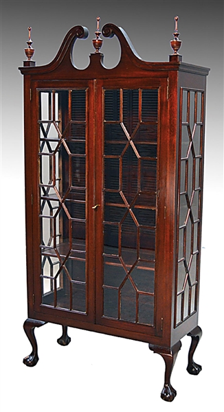 CHIPPENDALE STYLE MAHOGANY DISPLAY CABINET                                                                                                                                                              