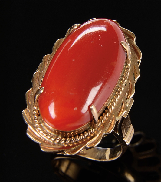 LARGE BLOOD CORAL GOLD RING                                                                                                                                                                             