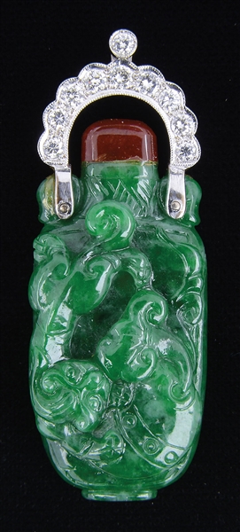 CARVED ICY TRANSPARENT JADEITE SNUFF BOTTLE PENDANT WITH GIA CERTIFICATE.                                                                                                                               
