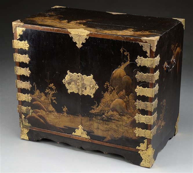 BLACK AND GILT LACQUERED LOW PORTABLE CABINET, TANSU.                                                                                                                                                   