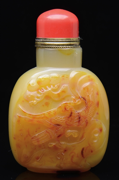 AGATE CARVED SNUFF BOTTLE.                                                                                                                                                                              