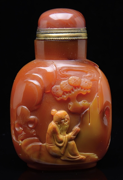 CARVED AGATE SNUFF BOTTLE.                                                                                                                                                                              