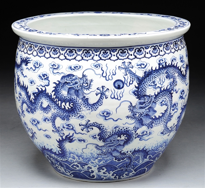 LARGE BLUE AND WHITE DRAGON FISH BOWL.                                                                                                                                                                  