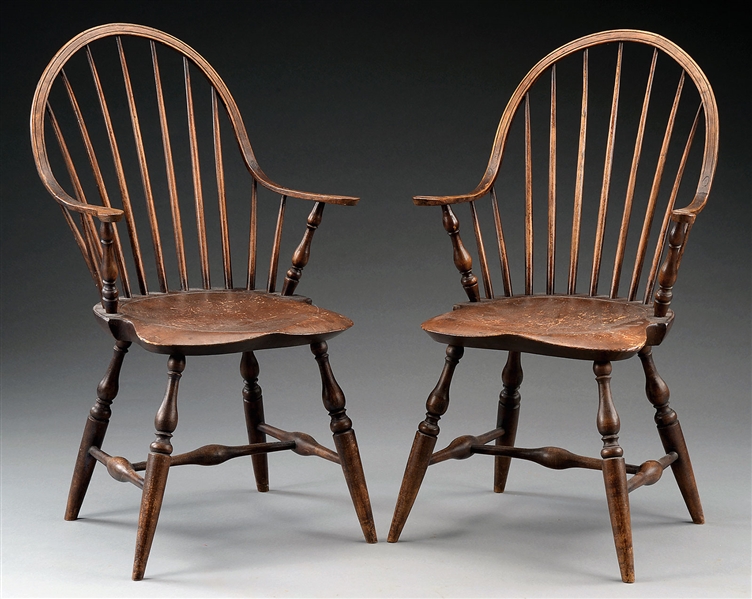 PAIR OF CONTINUOUS ARM WINDSOR CHAIRS.                                                                                                                                                                  
