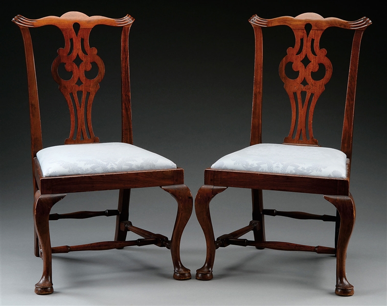 PAIR OF SALEM TRANSITIONAL SIDE CHAIRS.                                                                                                                                                                 