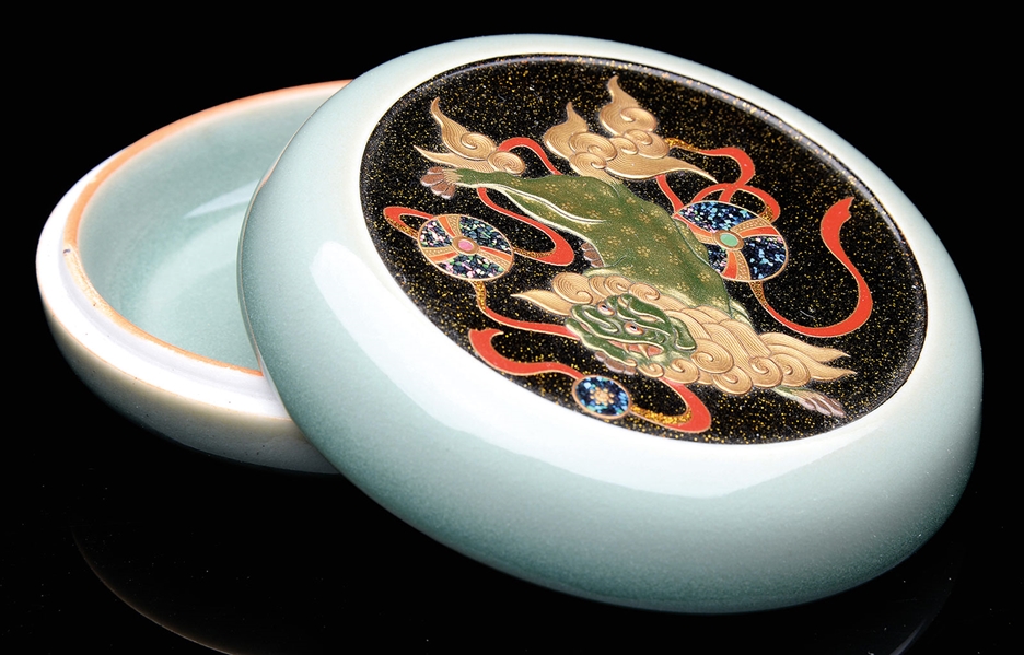 CELADON SEAL BOX AND COVER WITH LACQUERED SHISHI INLAY.                                                                                                                                                 
