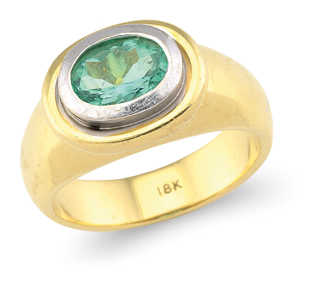 18KT GOLD & EMERALD GYPSY STYLE RING.                                                                                                                                                                   