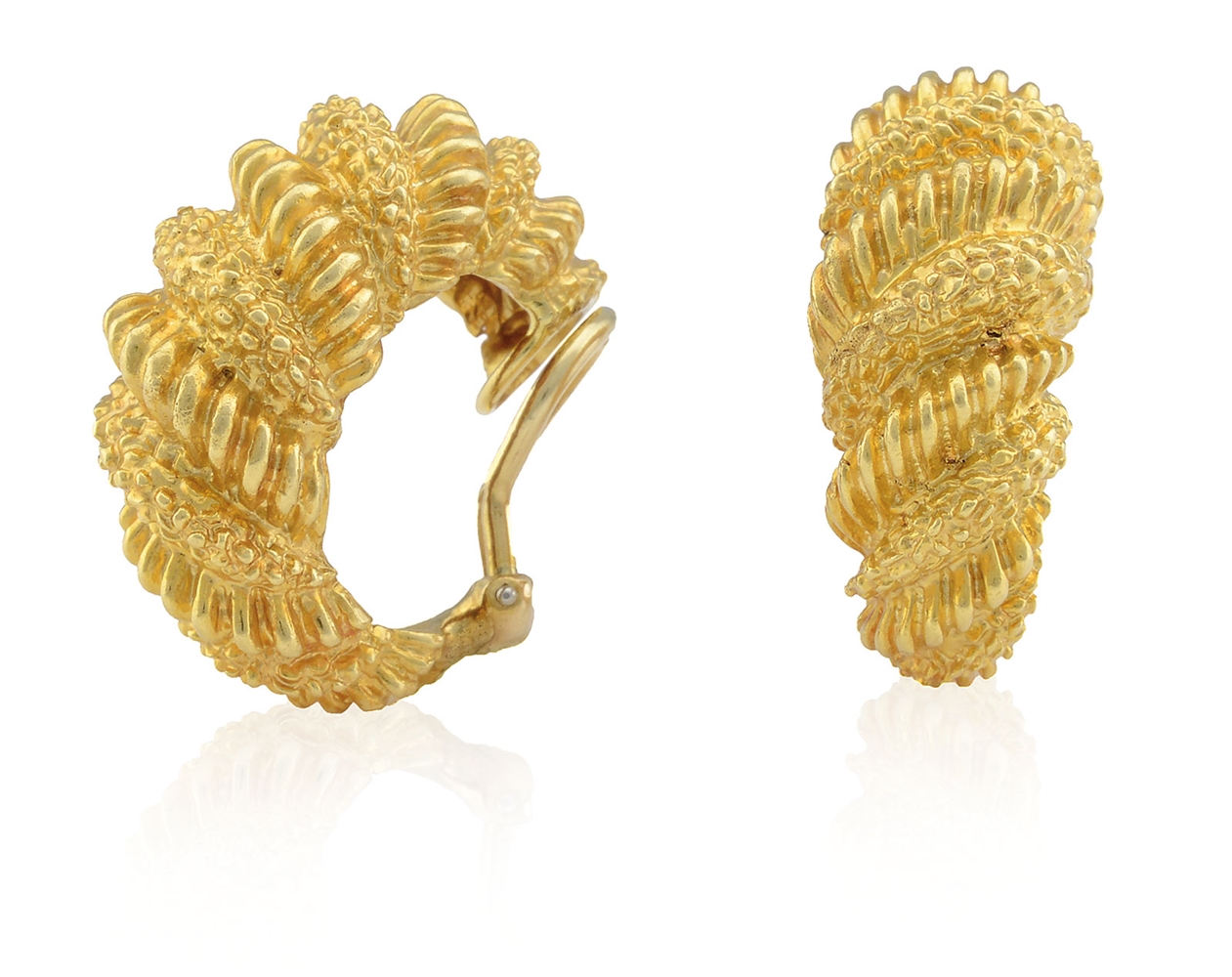 18KT YELLOW GOLD CLIP-ON EARRINGS.                                                                                                                                                                      