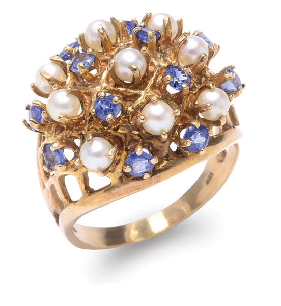 LADYS 14KT SAPPHIRE & PEARL BOMBE-STYLE RING.                                                                                                                                                          