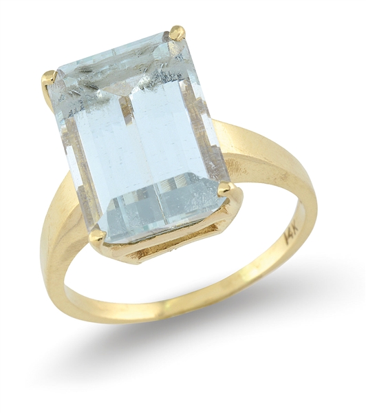 14KT GOLD AQUAMARINE RING.                                                                                                                                                                              