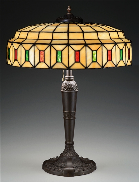 AMERICAN LEADED GLASS TABLE LAMP.                                                                                                                                                                       