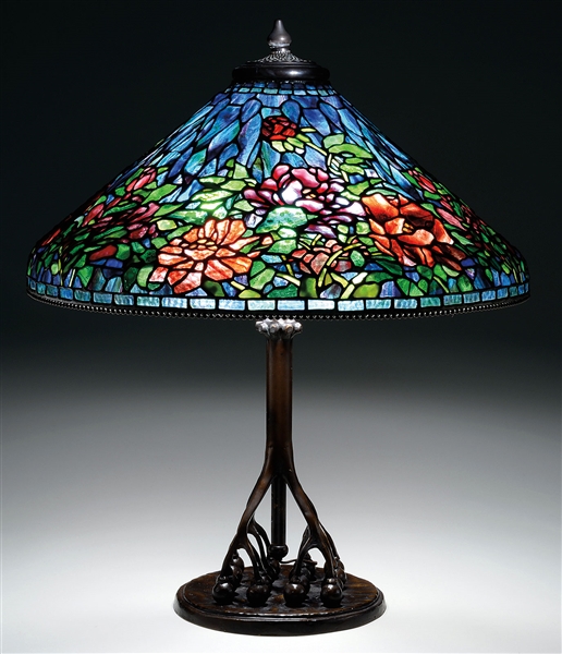 SOMERS STAINED GLASS PEONY TABLE LAMP.                                                                                                                                                                  