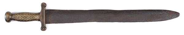 SCARCE CONFEDERATE SHORT ARTILLERY SABER WITH "C" & "S" IN OPPOSITE QUILLONS.                                                                                                                           