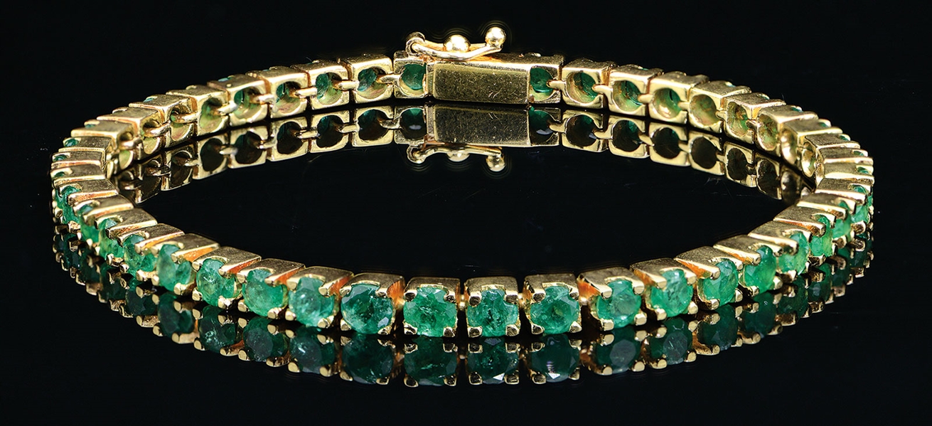 18KT YELLOW GOLD & EMERALD BRACELET.                                                                                                                                                                    