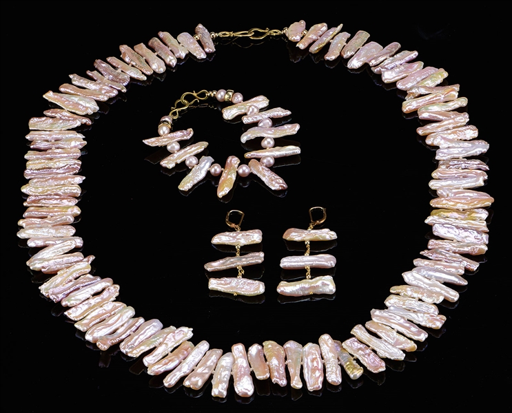 18KT SUITE OF PINK FRESHWATER BIWA PEARLS.                                                                                                                                                              