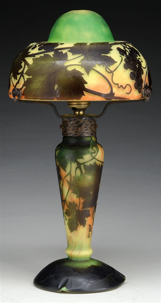 DAUM CAMEO GRAPEVINE TABLE LAMP.                                                                                                                                                                        