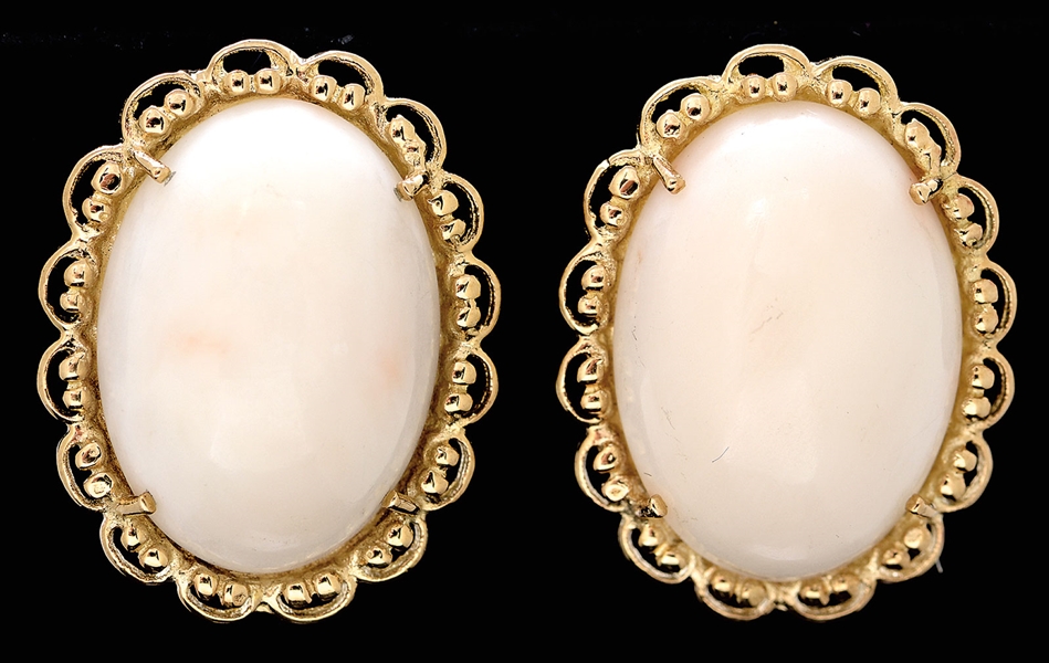 18KT YELLOW GOLD & ANGEL SKIN CORAL EARRINGS.                                                                                                                                                           