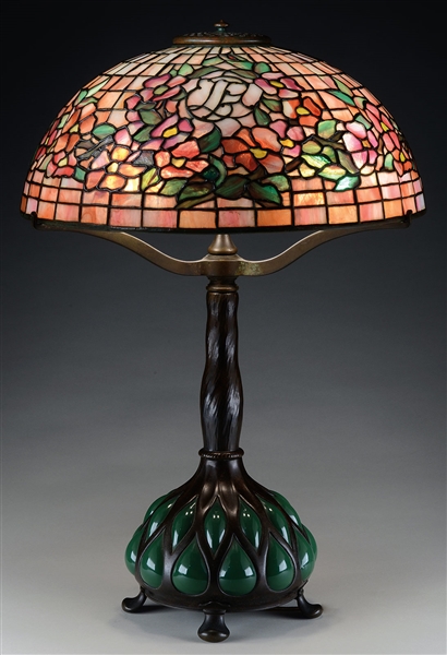 TIFFANY STUDIOS BANDED FLORAL TABLE LAMP.                                                                                                                                                               