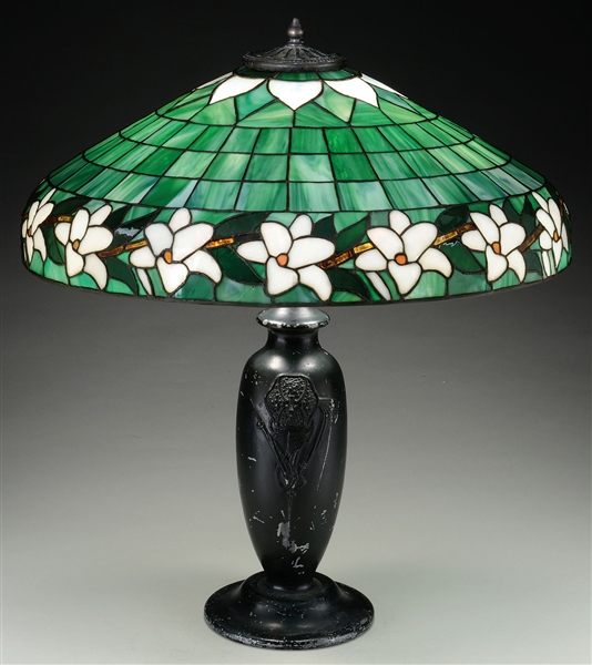 LEADED GLASS TABLE LAMP.                                                                                                                                                                                