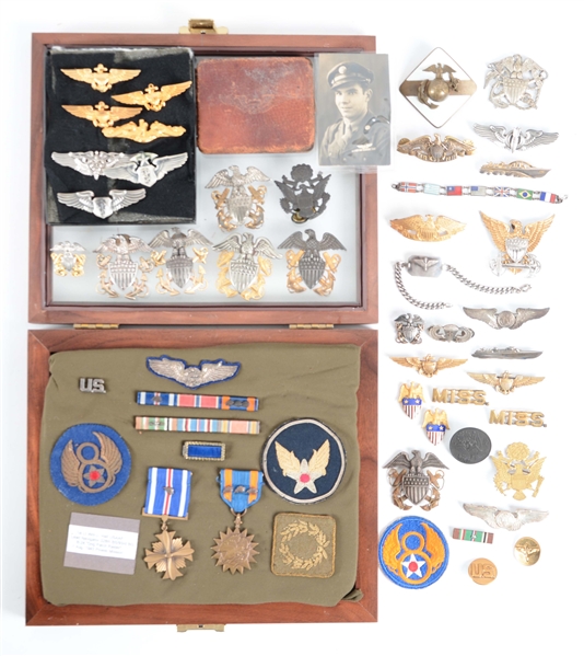 LARGE LOT OF WWII AMERICAN MEDALS, INSIGNIA & PATCHES. 