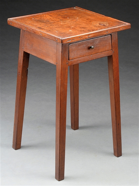 UNUSUAL WALNUT AND CHERRY TRAY TOP SIDE TABLE.                                                                                                                                                          