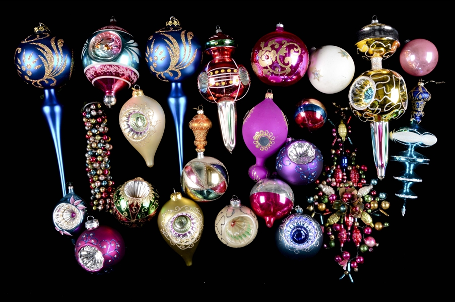 LARGE LOT OF ASSORTED GLASS CHRISTMAS ORNAMENTS.