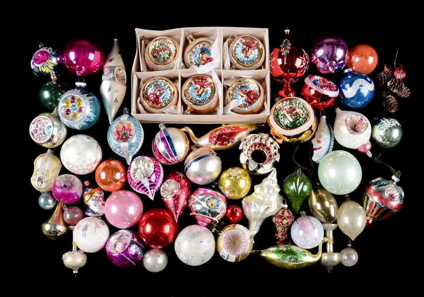 LARGE LOT OF ASSORTED GLASS CHRISTMAS ORNAMENTS. 