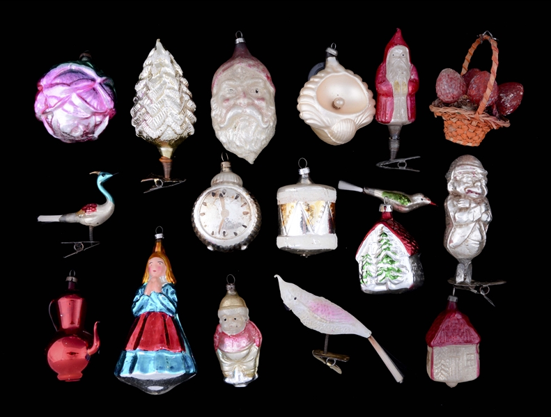 LOT OF CHRISTMAS ORNAMENTS. 