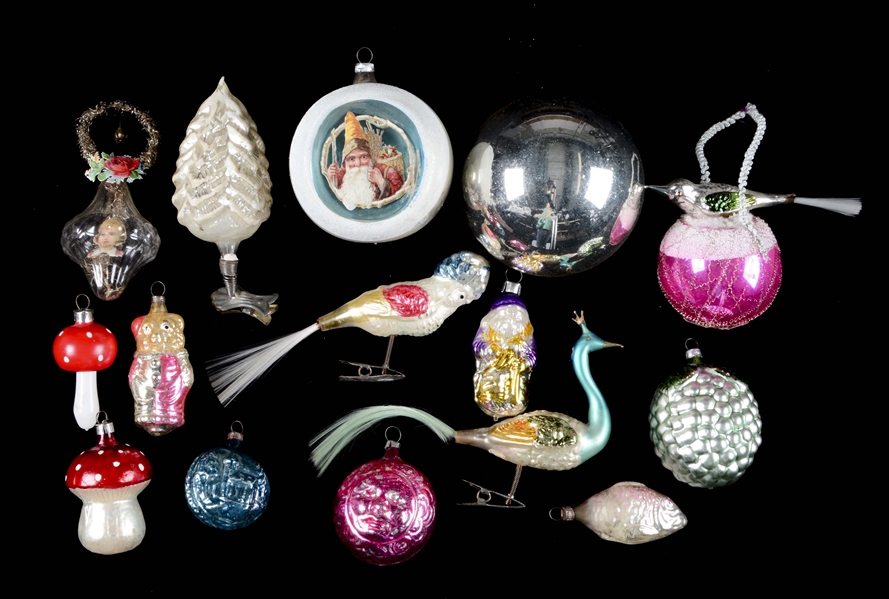 LOT OF 15: GLASS CHRISTMAS ORNAMENTS ONE IN BOX. 