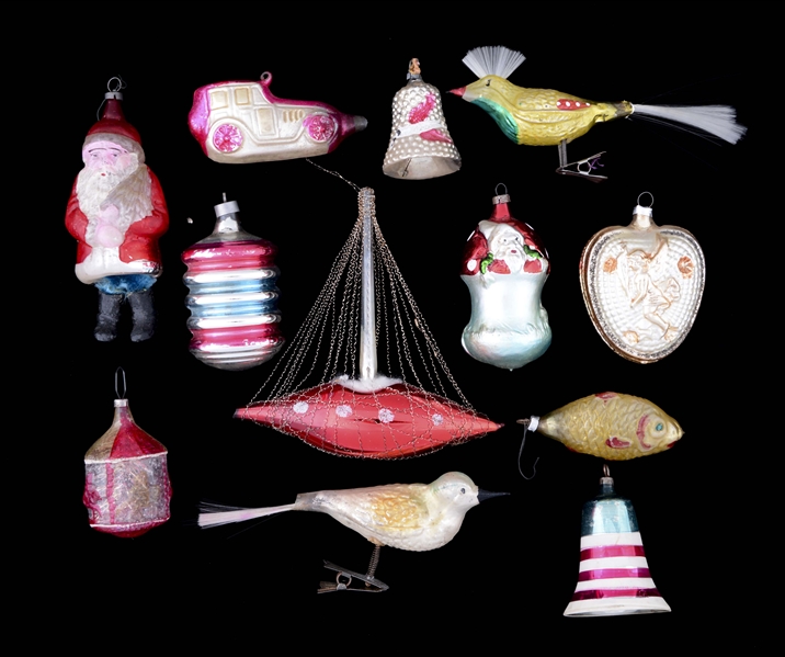 LOT OF 12: GLASS CHRISTMAS ORNAMENTS. 