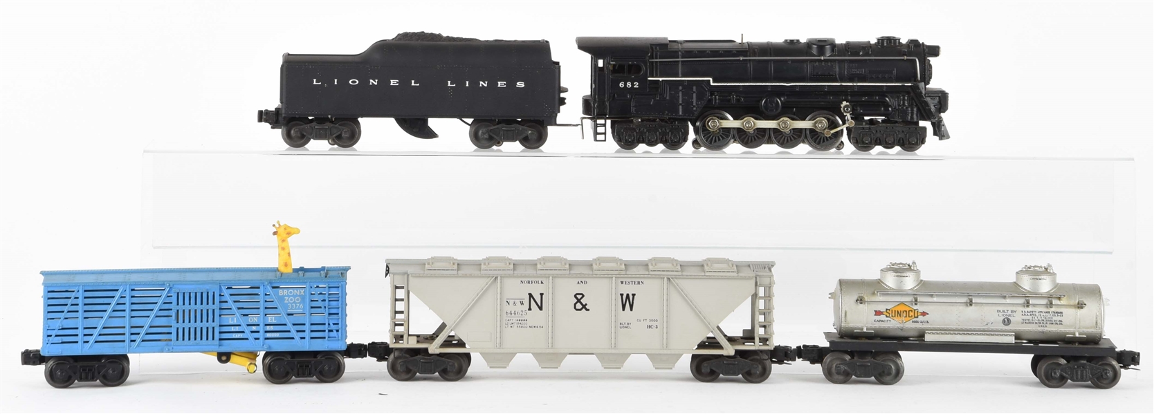 LOT OF 9: LIONEL NO. 682 ENGINE WITH FREIGHT CARS.