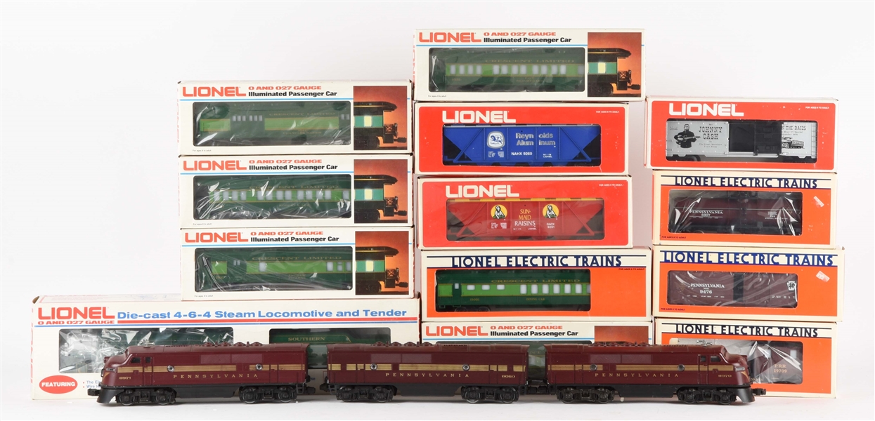 LOT OF 16: LIONEL PRR F3, CRESCENT SET AND BOXCARS.