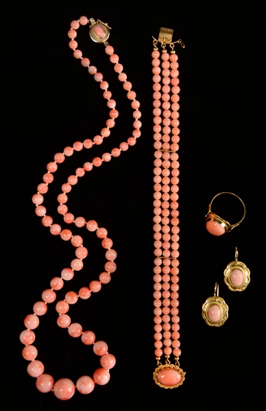 18K GOLD 4 PIECE PINK CORAL JEWELRY SUITE. 