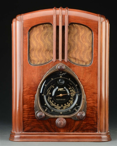 ZENITH MODEL 7S-232 KNOWN AS THE WALTON RADIO RECEIVER. 