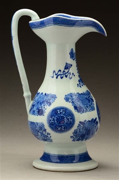 FINE AND RARE CHINESE EXPORT BLUE FITZHUGH PORCELAIN WATER PITCHER.