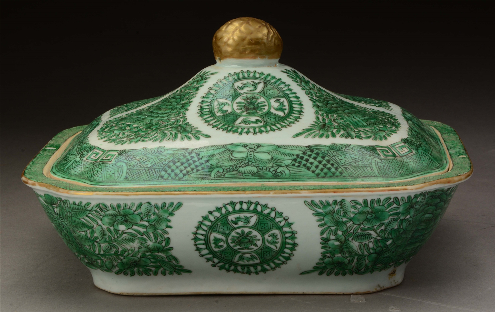 CHINESE EXPORT GREEN FITZHUGH COVERED TUREEN