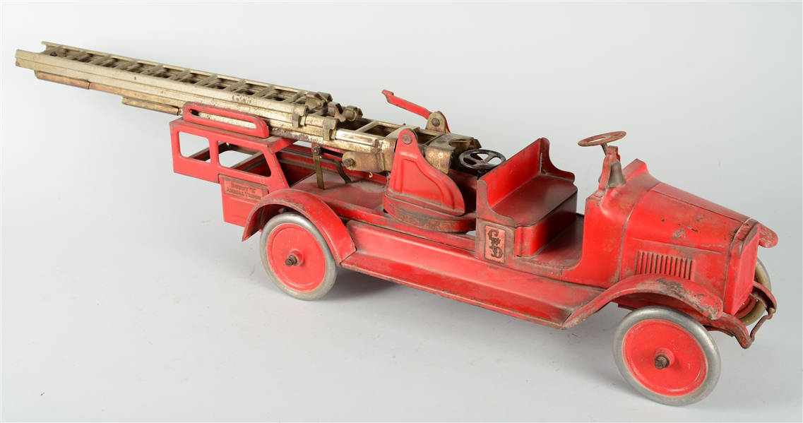 PRESSED STEEL BUDDY "L" AERIAL LADDER FIRE TRUCK. 