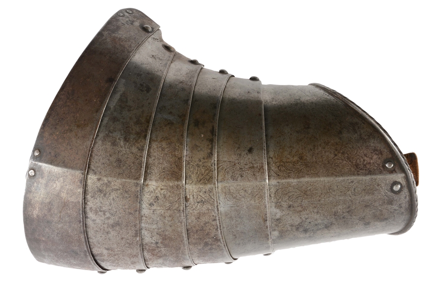 RARE LATE 16TH CENTURY ETCHED PAULDRON FOR THE RIGHT SHOULDER OF 6 LAMES.