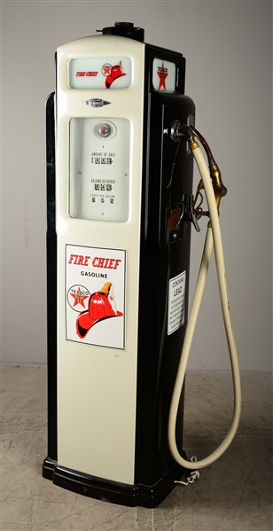 Lot Detail - RESTORED BENNETT MODEL 541 GAS PUMP.