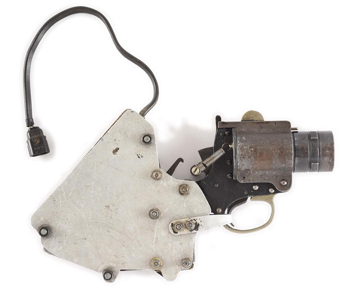 WWII BRITISH NO. 4 MK I ELECTRONICALLY FIRED 37MM FLARE GUN FOR RAF FIGHTERS.