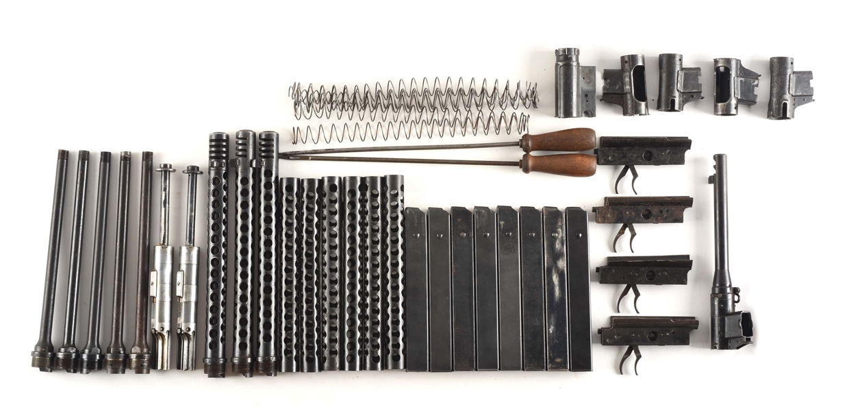 VALUABLE GROUPING ITALIAN BERETTA 38A AND 38/42 MACHINE GUN PARTS SETS, BARRELS AND MAGAZINES, AND OTHER DESIRABLE SPARE PARTS
