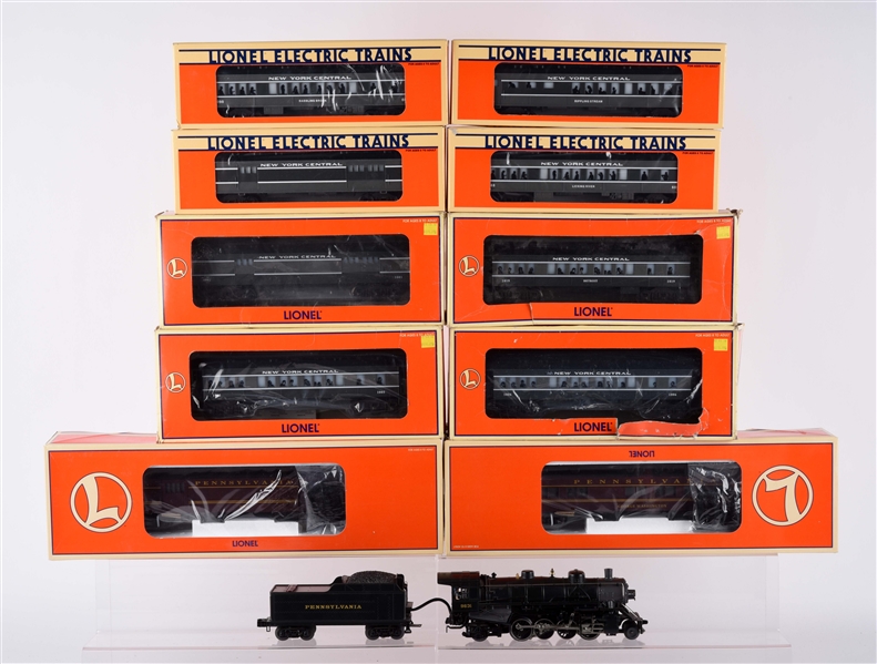 LOT OF 12: LIONEL LOCOMOTIVE AND PASSENGER CARS.